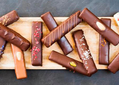 Chokoladeæske m/4 stænger og 12 stykker 350g