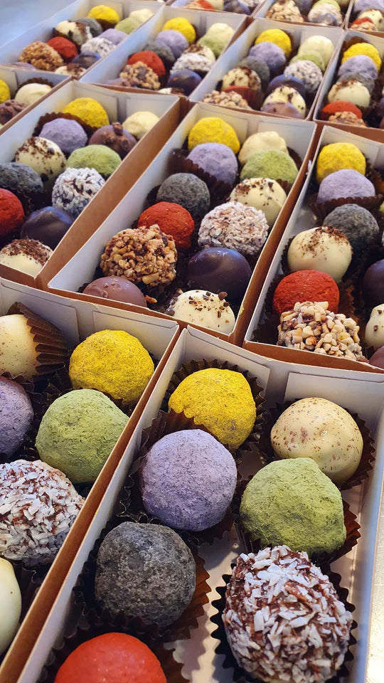 Chokoladeæske m/4 stænger og 12 stykker,  Svaneke Chokoladeri