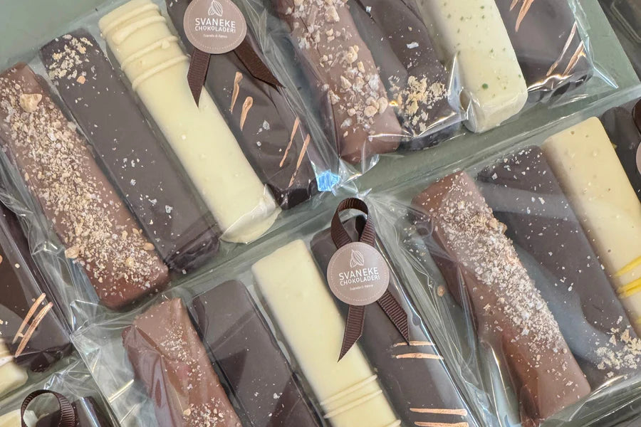 Chokoladeæske m/4 stænger og 12 stykker,  Svaneke Chokoladeri